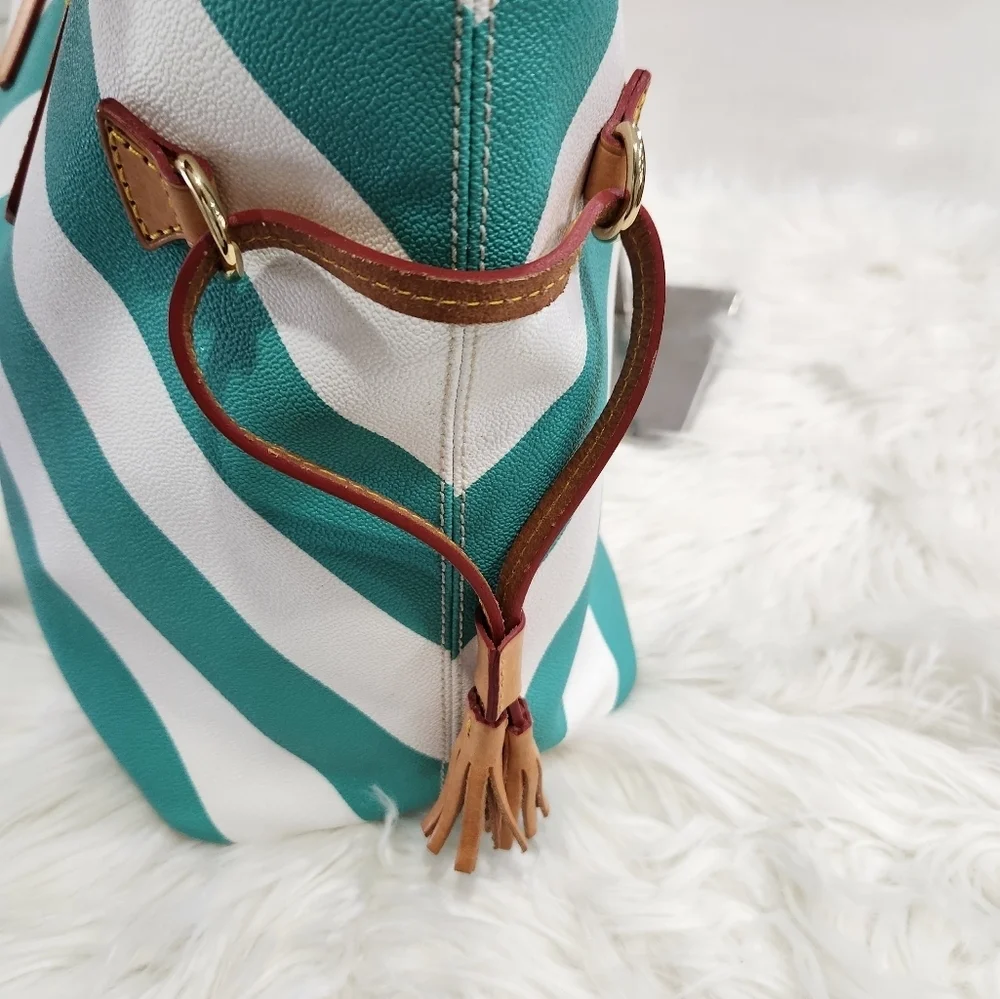 💚▪️ Dooney & Bourke ▪️bailey Chevron Teal & White Shoulder Tote Bag